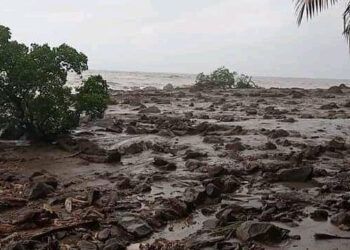Situasi pasca banjir bandang yang menerjang Kabupaten Lembata pada Minggu (04/04/2021), pukul 19.00 waktu setempat, mengakibatkan 11 orang meninggal dunia. (Foto: BNPB/Tugu Jatim)