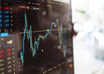 Ilustrasi investigas dan trading. Berikut adalah tip investasi dari pakar ekonomi Unair. Apa saja? (Foto: Pixabay)