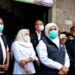 Tinjau Beras di Bojonegoro, Khofifah Ajak Dirut Bank Jatim Lakukan Kerja Sama dengan Gapoktan 9 Gubernur Jatim Khofifah Indar Parawansa saat melakukan kunjungan di salah satu gudang gabah dan beras di Desa Banjarsari, Kecamatan Trucuk, Bojonegoro, Minggu sore (04/04/2021). (Foto: Istimewa/Tugu Jatim)