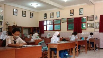 Ilustrasi ujian akhir sekolah bagi SMP di Kota Batu. (Foto: Sholeh/Tugu Jatim)