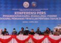 Konferensi pers penangkapan kapal ikan (illegal fishing). (Foto: Kementerian Kelautan dan Perikanan Republik Indonesia/Tugu Jatim)
