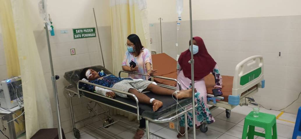 Korban laka lantas yang masih mendapatkan perawatan medis di RSNU Tuban. (Foto: Rochim/Tugu Jatim)