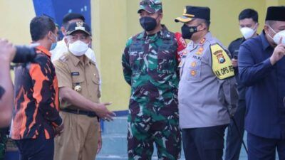 Bupati Malang Sanusi bersama Kapolres Malang (kanan) dan Dandim 0818 Malang-Batu Letkol (Inf) Yusub Dody Sandra saat Apel Kesiapan Pam Larangan Mudik Hari Raya Idul Fitri 1442 H di Stadion Kanjuruhan Kepanjen.(Foto: Rap/Tugu Jatim)