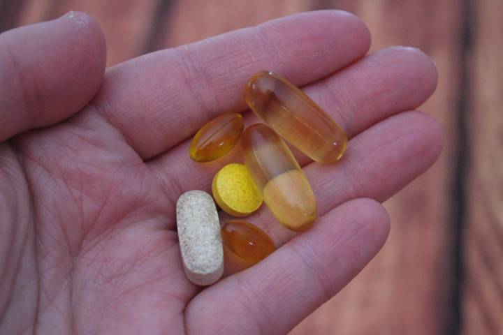 Vitamin dapat menjaga imun tubuh selama puasa. (Foto: Unsplash/Tugu Jatim)