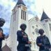 Pengamanan Perayaan Paskah di Malang, 300 Personel TNI/Polri Dikerahkan 12 Suasana pengamanan di depan Gereja Katedral Ijen, Kota Malang saat peringatan Jumat Agung, Jumat (2/4/2021). (Foto: Rubianto/Tugu Malang/Tugu Jatim)