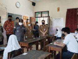 Wali Kota Malang Sutiaji Meninjau Sekolah Tatap Muka di SMPN 6 Memakai Prokes Ketat