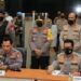 Kapolri Jenderal Listyo Sigit dan jajarannya mengadakan konferensi pers pasca tragedi teror perempuan asing yang nekat memasuki Mabes Polri, Rabu malam (31/03/2021). (Foto: Polda Jatim/Tugu Jatim)
