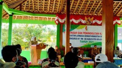 Pembinaan pengurus RT-RW di Kecamatan Ngraho, Kabupaten Bojonegoro, Senin (12/04/2021) oleh Bupati Bojonegoro Anna Muawanah. (Foto: Kominfo Bojonegoro/Tugu Jatim)