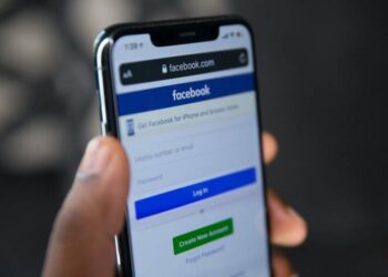 Ilustrasi layanan dan fitur baru dari Facebook terkait kenyamanan dan keamanan pengguna. (Foto: Unplash)