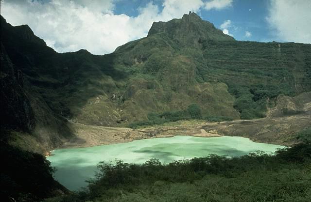 Wisata Gunung Kelud di Kabupaten Kediri yang dibuka dengan sistem uji coba. (Foto: USGS)