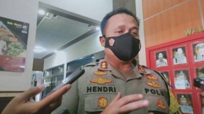 Kapolres Malang, AKBP Hendri Umar menjelaskan identitas korban mayat perempuan terbungkus karpet di Kepanjen, Malang yang diduga merupakan korban pembunuhan. (Foto: Rizal Adhi Pratama/Tugu Jatim)