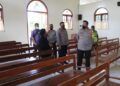 Kapolres Malang, AKBP Hendri Umar saat meninjau beberapa gereja di Kabupaten Malang. (Foto: RAP/Tugu Malang/Tugu Jatim)