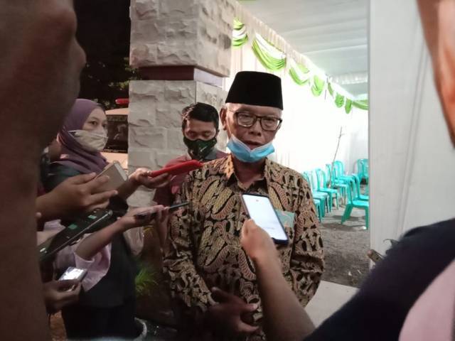 Pengasuh Ponpes Lirboyo, Kiai Anwar Iskandar yang turut hadir dalam kunjungan kerja Menko Luhut. (Foto: Rino Hayyu Setyo/Tugu Jatim)