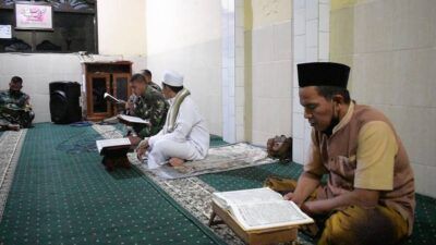 Kegiatan Khotmil Qur'an dan doa bersama yang digelar oleh Kodim 0819/Pasuruan, Rabu (28/4/2021) malam. (Foto: Kodim Pasuruan)