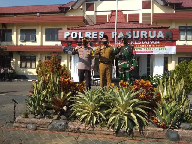 Suasana apel pasukan demi kesiapan penerapan larangan mudik Lebaran tahun 2021 di halaman Polres Pasuruan, Senin (26/4/2021). (Foto: Kodim Pasuruan)