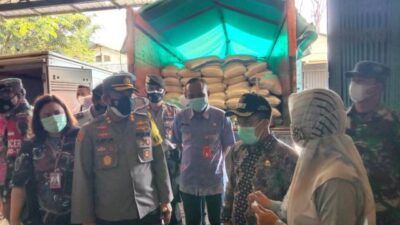 Tim TPID Kota Batu melakukan sidak di Pasar Besar Kota Batu. (Foto: M Sholeh/Tugu Malang/Tugu Jatim)