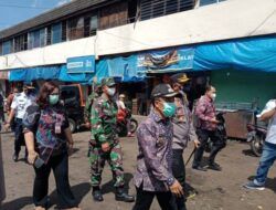 Tim TPID Kota Batu melakukan sidak di Pasar Besar Kota Batu. (Foto: M Sholeh/Tugu Malang/Tugu Jatim)