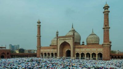 Ilustrasi ibadah Hari Raya Idul Fitri bagi umat muslim. (Foto: Pexels) silaturahmi aman saat pandemi covid-19