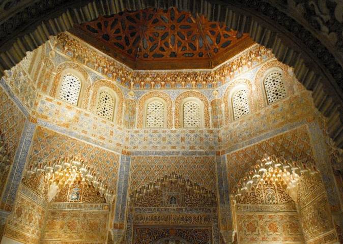 Desain arsitektur megah Madrasah Granada. (Foto: ballandalus.wordpress.com)