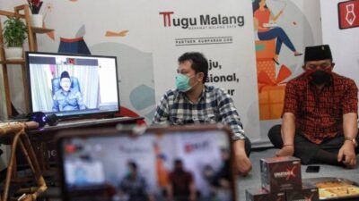 Wali Kota Malang, Sutiaji (secara virtual), CEO Tugu Media Group, Irham Thoriq, dan Ketua DPRD Kota Malang, I Made Rian Diana Kartika dalam sesi diskusi bersama Malang Jurnalis Forum, Senin (19/4/2021). (Foto: Rubianto/Tugu Malang/Tugu Jatim)