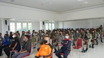 Anggota Satpol PP Kota Malang yang mengikuti tes urine untuk mencegah penyalahgunaan narkoba di kalangan ASN. (Foto: Pemkot Malang)