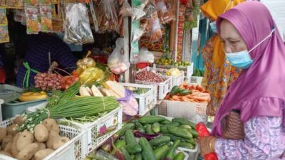 Aktivitas perdagangan komoditi di Pasar Besar Kota Batu. (Foto: M Sholeh/Tugu Malang/Tugu Jatim)