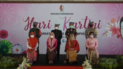 Upacara Hari Kartini di Pendopo Malowopati, Bojonegoro, di mana para peserta upacara tampak mengenakan busana kebaya dan udeng, Rabu (19/03/2021) (Foto: Dokumen/Pemkab Bojonegoro)