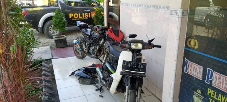 2 motor yang diamnakan sebagai barang bukti pengerusakan dan pengeroyokan yang dilakukan salah satu kelompok perguruan silat di Kabupaten Tuban. (Foto: Polsek Jenu)