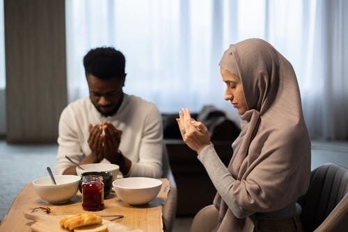 Ilustrasi ibadah puasa di bulan Ramadhan. (Foto: Pexels) manfaat puasa untuk kesehatan