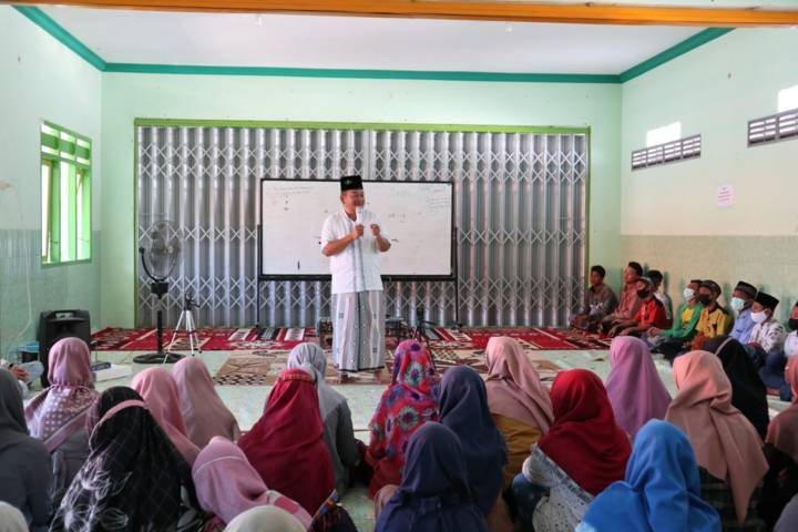 Proses kegiatan pondok Ramadhan di sekolah di Tuban yang telah menggunakan sistem tatap muka. (Foto: Mochamad Abdurrochim/Tugu Jatim)