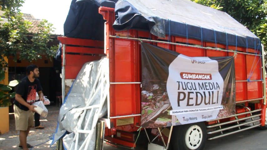 Truk donasi Tugu Media Group untuk korban gempa Malang yang Selasa (27/4/2021) ini sudah memasuki penyaluran tahap kedua. (Foto: Rubainto/Tugu Malang/Tugu Jatim)