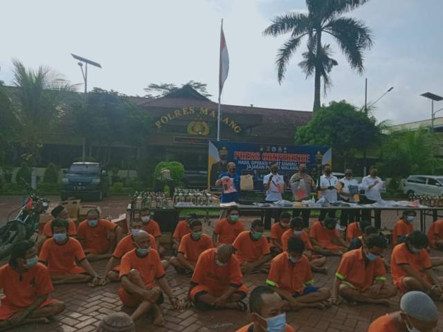2 Minggu Ungkap 1.896 Kasus, Polres Malang Raih Peringkat 2 Operasi Pekat di Jawa Timur 5 Hasil tangkapan dan pengungkapan kasus yang dilakukan oleh Polres Malang selama 2 minggu terakhir dalam Operasi Pekat. (Foto: Rizal Adhi Pratama/Tugu Malang/Tugu Jatim)