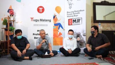 Sesi ke-5 Bincang Ramadhan Forum Jurnalis Malang Raya yang digagas Malang Jurnalis Forum (MJF) di Kantor Tugu Media Group Jalan Dirgantara A-1/12B, Kota Malang, Jumat (30/04/2021). (Foto: Dani Kristian/Tugu Jatim)