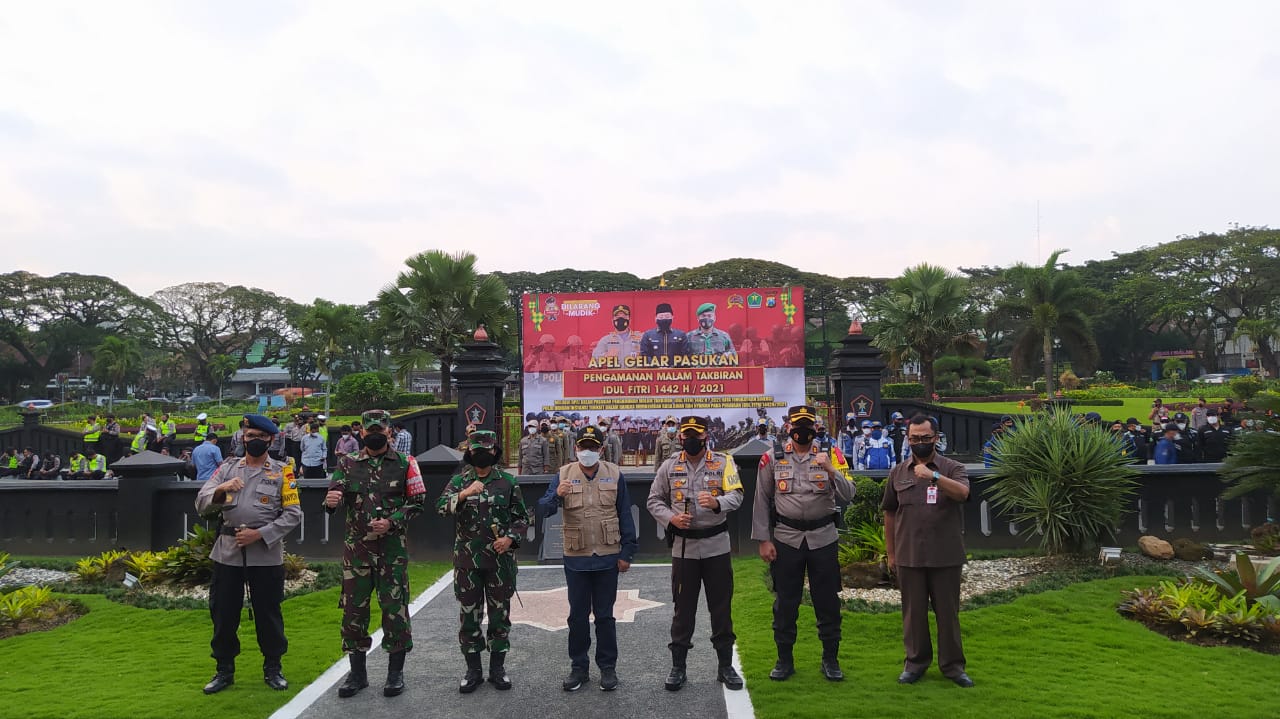 Apel gelar pasukan pengamanan pelaksanaan Hari Raya Idul Fitri 1442 Hijriah di Halaman Balai Kota Malang, Rabu (12/05/2021). (Foto:Azmy/Tugu Jatim)