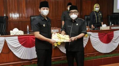 Bupati Trenggalek Mochamad Nur Arifin saat sidang paripurna LKPj Kabupaten Trenggalek di gedung DPRD. (Foto: Zamz/Tugu Jatim)