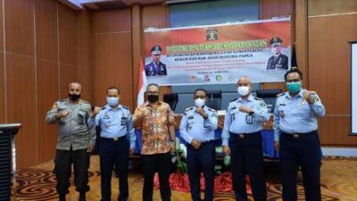 Dr Aqua Dwipayana ketika mengisi kegiatan Sharing Komunikasi dan Motivasi di Kementerian Hukum dan HAM Kanwil Papua di Hotel Horizon Abepura, Jayapura, Provinsi Papua, Senin (24/5/2021). (Foto: Dokumen)