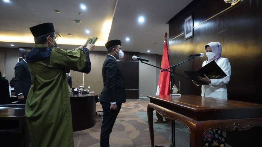 Wali Kota Batu Dewanti Rumpoko melantik Mohammad Reza Januar sebagai Dirut PT BWR. (Foto: Diskominfo Kota Batu/Tugu Jatim)