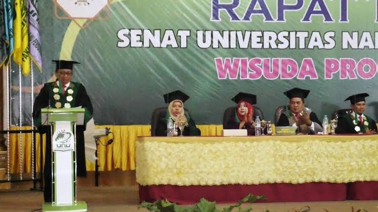 Rektor Unusida Dr H. Fatkul Anam MSi saat menggelar agenda wisuda.(Foto: Unusida/Tugu Jatim)