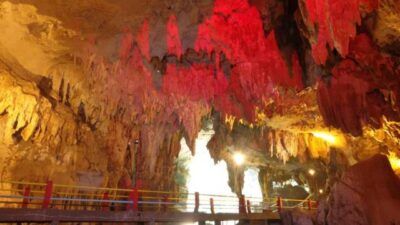 Pemandangan Gua Lowo di Kabupaten Trenggalek, Provinsi Jawa Timur, yang indah. (Foto: Zamzuri/Tugu Jatim)