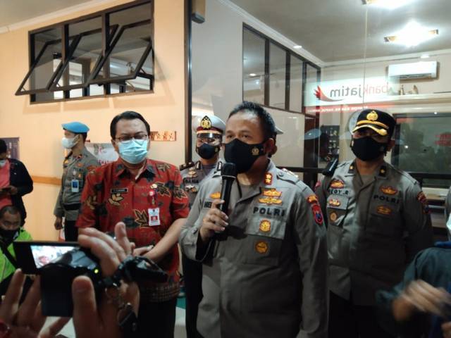 Jumlah Korban Kecelakaan Pulang Arisan di Jalur Wisata Bromo Bertambah jadi 8 Orang 5 Kapolres Malang, AKBP Hendri Umar saat sesi konferensi pers terkait kecelakaan di Poncokusumo yang menewaskan 8 orang di RSSA, Malang, Kamis (27/5/2021). (Foto: Rizal Adhi/Tugu Jatim)