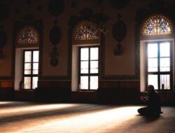 Iktikaf di 10 Hari Terakhir Ramadhan, Berikut Pengertian dan Caranya