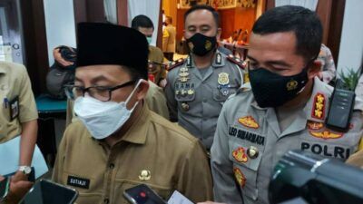 Wali Kota Malang, Sutiaji dan Kapolresta Malang Kota Kombes Pol Leonardus Simarmata mengklarifikasi dan menyatakan jika perjalanan untuk silaturahmi di wilayah Malang Raya tetap dibolehkan. (Foto: M Ulul Azmy/Tugu Malang/Tugu Jatim)