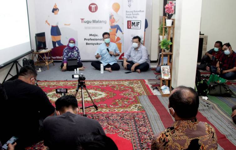 Suasana diskusi Malang Jurnalis Forum di kantor Tugu Media Group, Selasa (4/5/2021). (Foto: Rubianto/Tugu Malang/Tugu Jatim)