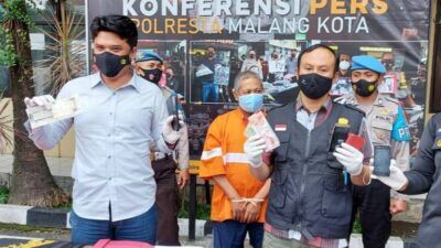 Wakasat Reskrim Polresta Malang Kota AKP Hendri Triwahyono saat konferensi pers ungkap kasus pencurian dalam keluarga, Selasa (11/5/2021). (Foto: M Ulul Azmy/Tugu Jatim)