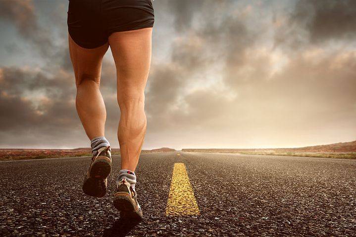 Belari ringan atau jogging ringan merupakan salah satu olahraga yang direkomendasikan bagi Anda yang memiliki penyakit jantung. (Foto; Pixabay)