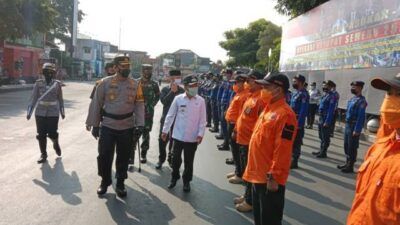 Forkopimda Kota Batu dalam Gelar Pasukan Ketupat Semeru 2021 di Alun alun Kota Batu, Rabu (5/5/2021). (Foto: M Sholeh/Tugu Malang/Tugu Jatim)