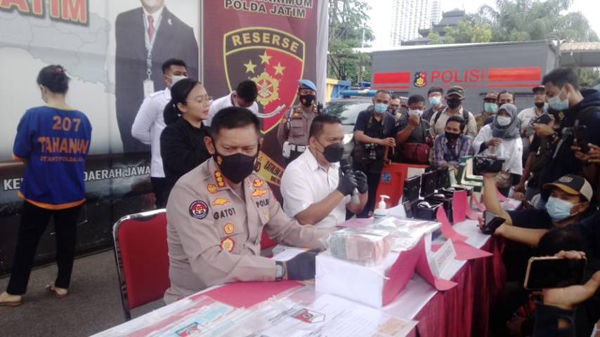 Polda Jatim Bongkar Kasus Penipuan dan Penggelapan Senilai Rp 48 Miliar