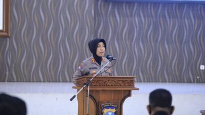 Satbinmas Polrestabes Surabaya melakukan Sosialisasi terkait Perpol No 04 Tahun 2020 di Gedung Bhara Daksa Polrestabes Surabaya, Kamis (27/05/2021). (Foto: Polrestabes Surabaya) tugu jatim