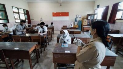 Ilustrasi suasana belajar mengajar secara tatap muka pada masa pandemi di Kota Malang. (Foto: M Ulul Azmy/Tugu Jatim) ppdb kota malang, pernerimaan siswa baru,