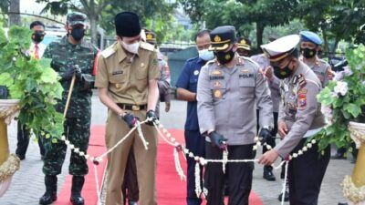 Wakil Bupati Trenggalek Syah M Natanegara ketika menghadiri peresmian simetik permohonan SIM Berbasis Digital, Senin (31/5/2021). (Foto: M Zamzuri/Tugu Jatim) simetiks mantap